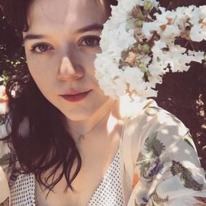Meet your Posher, Adrienne